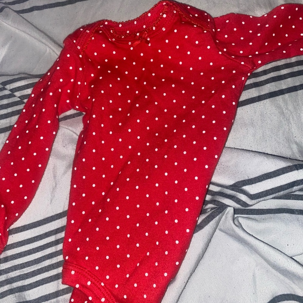 Carter’s Polka Dot Long-sleeve Onesie, Girl NB, sleeves fold down into mittens